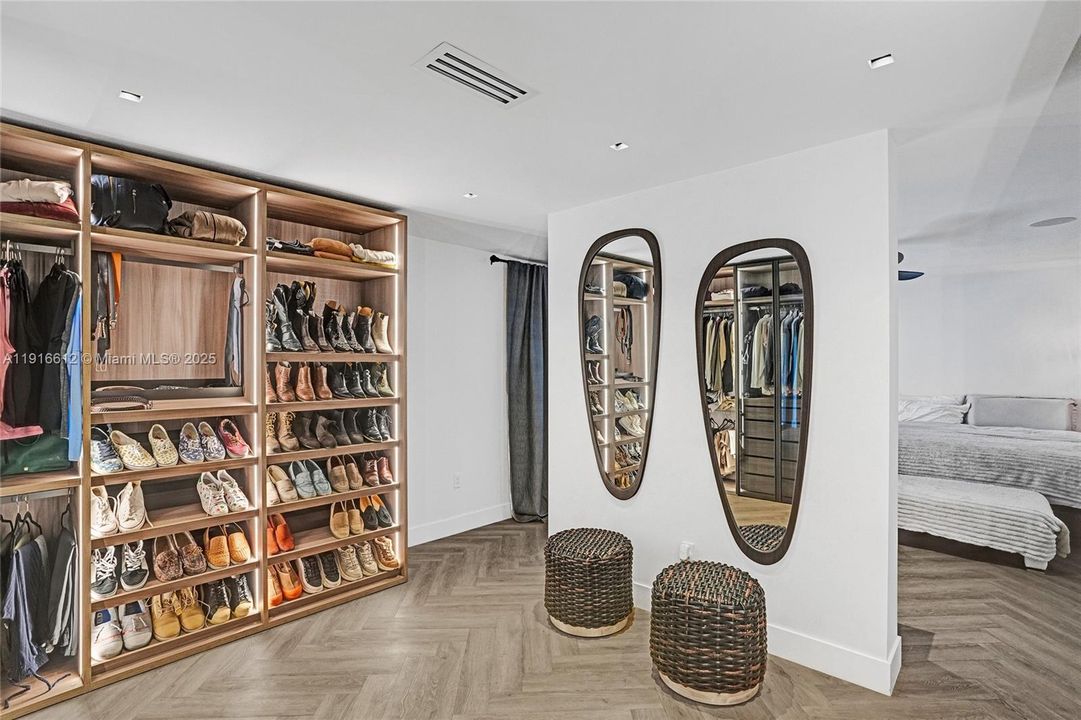 For Sale: $1,785,000 (4 beds, 3 baths, 4262 Square Feet)