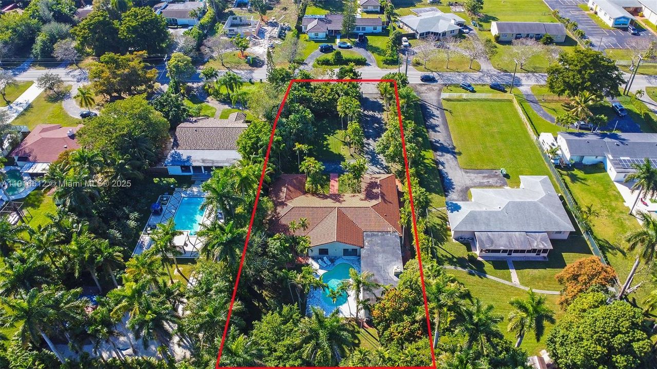 For Sale: $1,785,000 (4 beds, 3 baths, 4262 Square Feet)