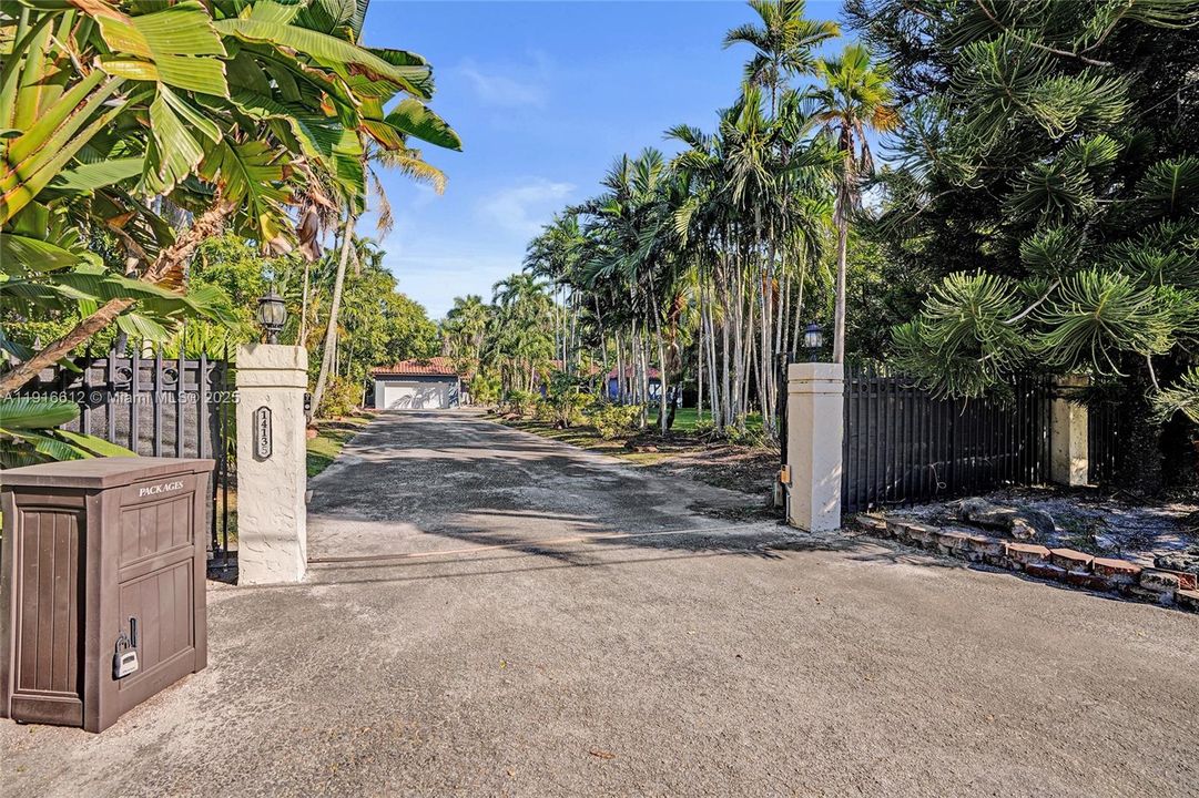 For Sale: $1,785,000 (4 beds, 3 baths, 4262 Square Feet)