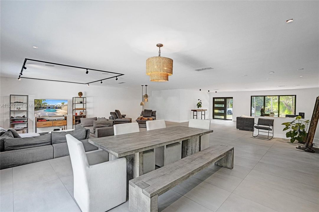 For Sale: $1,785,000 (4 beds, 3 baths, 4262 Square Feet)