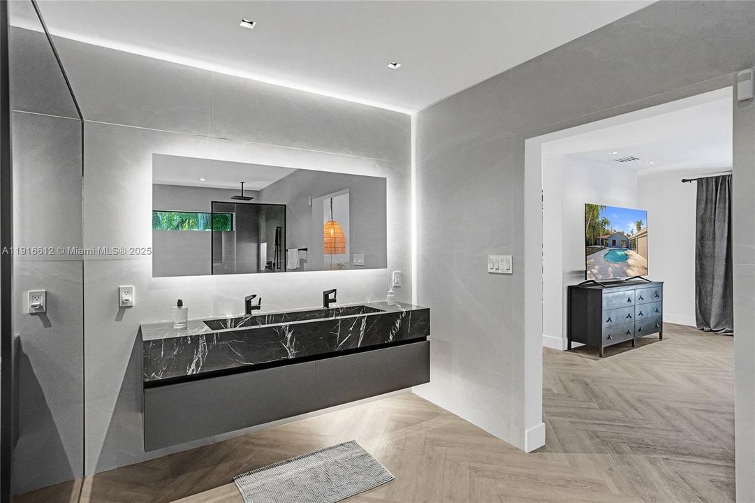 For Sale: $1,785,000 (4 beds, 3 baths, 4262 Square Feet)