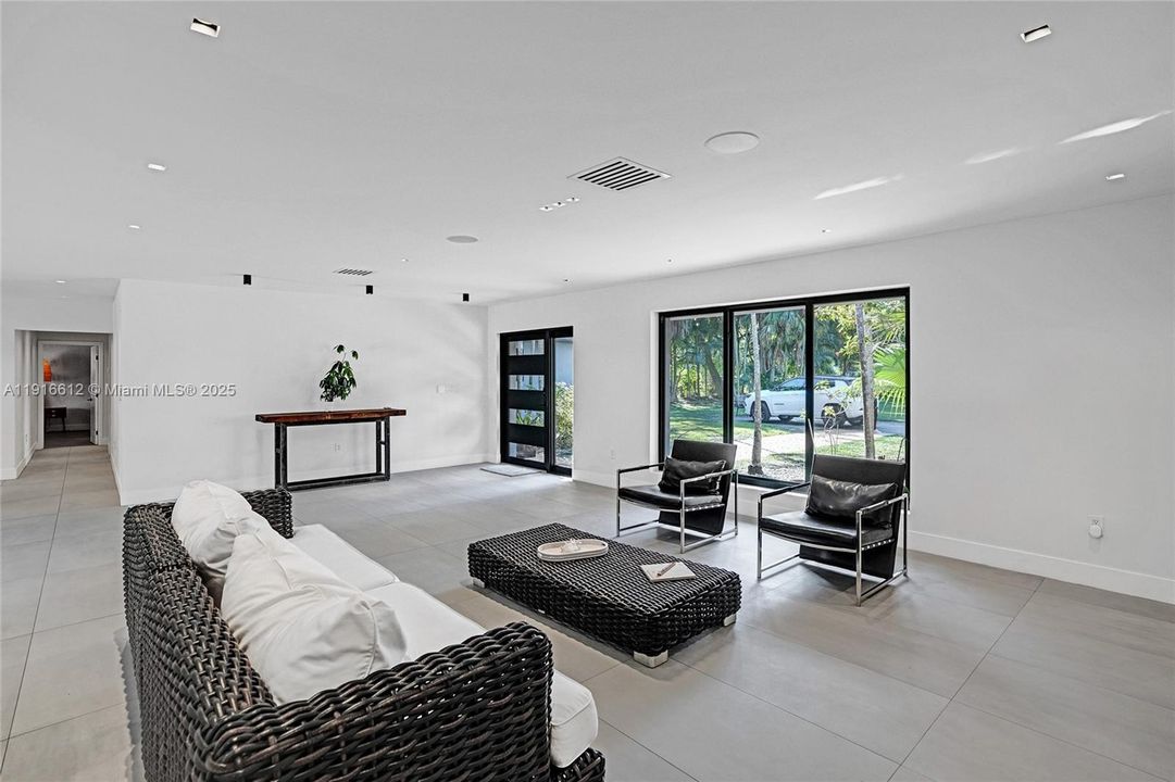 For Sale: $1,785,000 (4 beds, 3 baths, 4262 Square Feet)