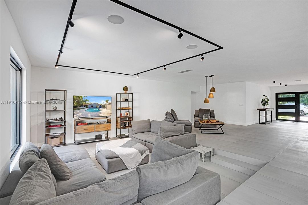 For Sale: $1,785,000 (4 beds, 3 baths, 4262 Square Feet)