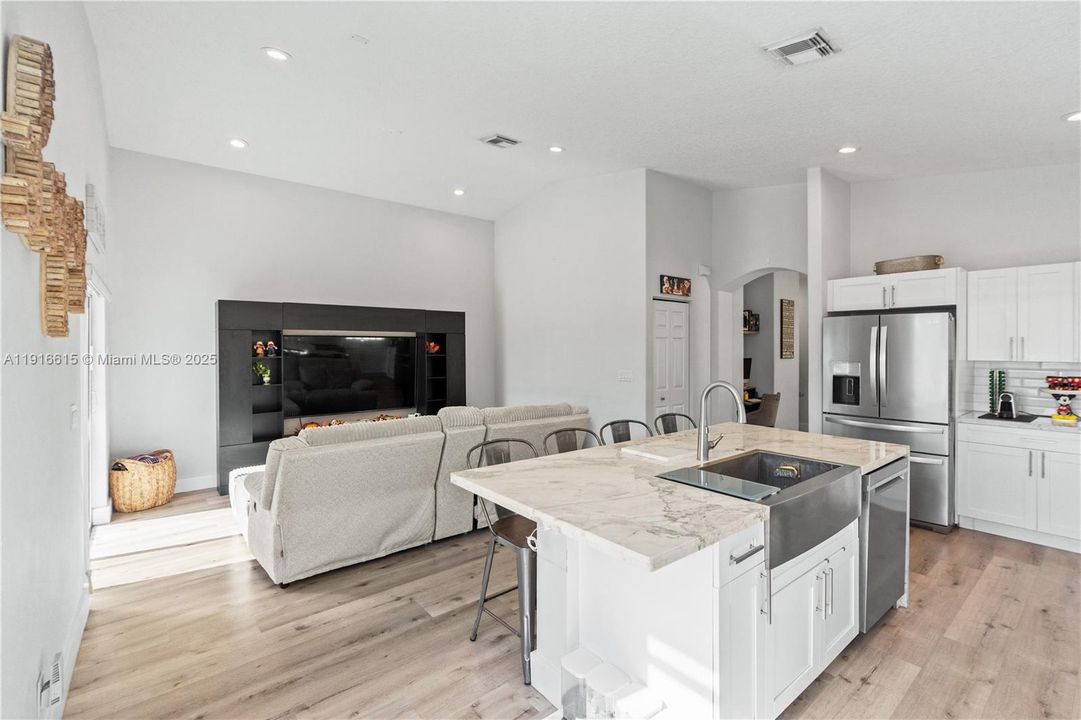 For Sale: $820,000 (3 beds, 2 baths, 1991 Square Feet)