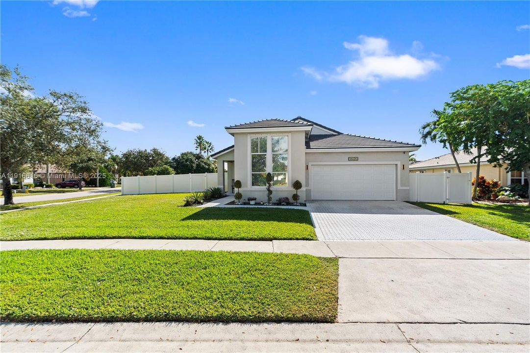 For Sale: $820,000 (3 beds, 2 baths, 1991 Square Feet)