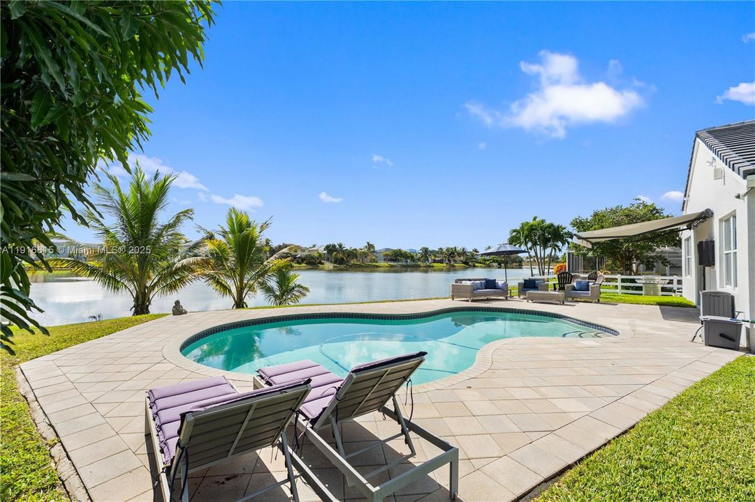 For Sale: $820,000 (3 beds, 2 baths, 1991 Square Feet)