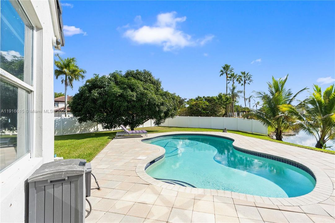 For Sale: $820,000 (3 beds, 2 baths, 1991 Square Feet)