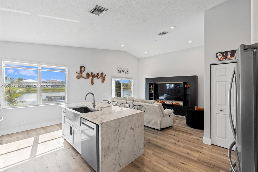 For Sale: $820,000 (3 beds, 2 baths, 1991 Square Feet)