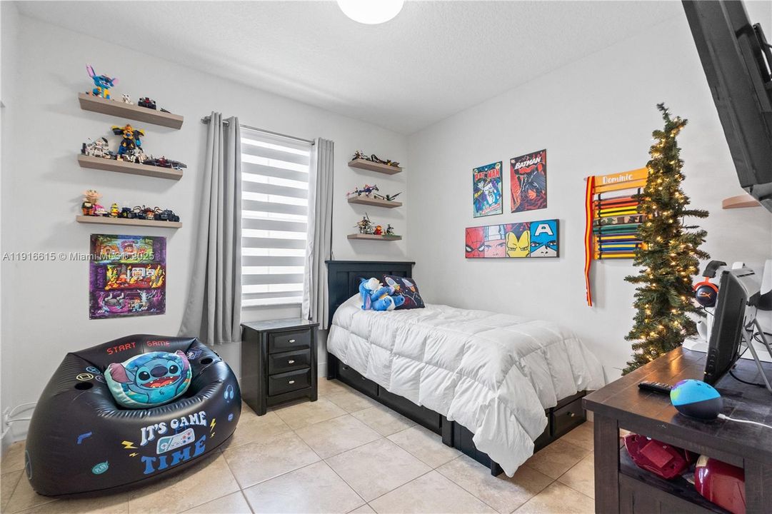 For Sale: $820,000 (3 beds, 2 baths, 1991 Square Feet)