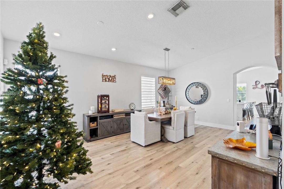 For Sale: $820,000 (3 beds, 2 baths, 1991 Square Feet)