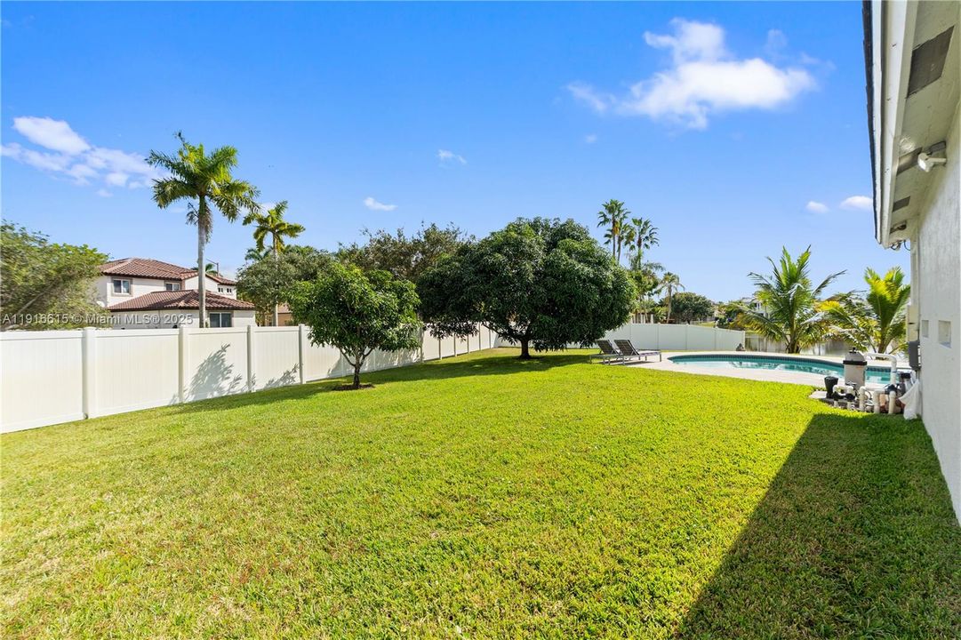 For Sale: $820,000 (3 beds, 2 baths, 1991 Square Feet)