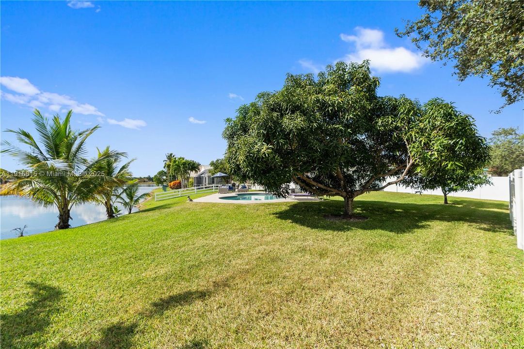 For Sale: $820,000 (3 beds, 2 baths, 1991 Square Feet)