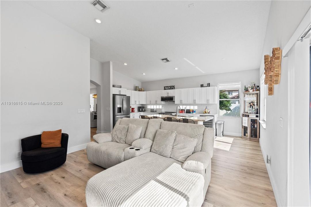 For Sale: $820,000 (3 beds, 2 baths, 1991 Square Feet)