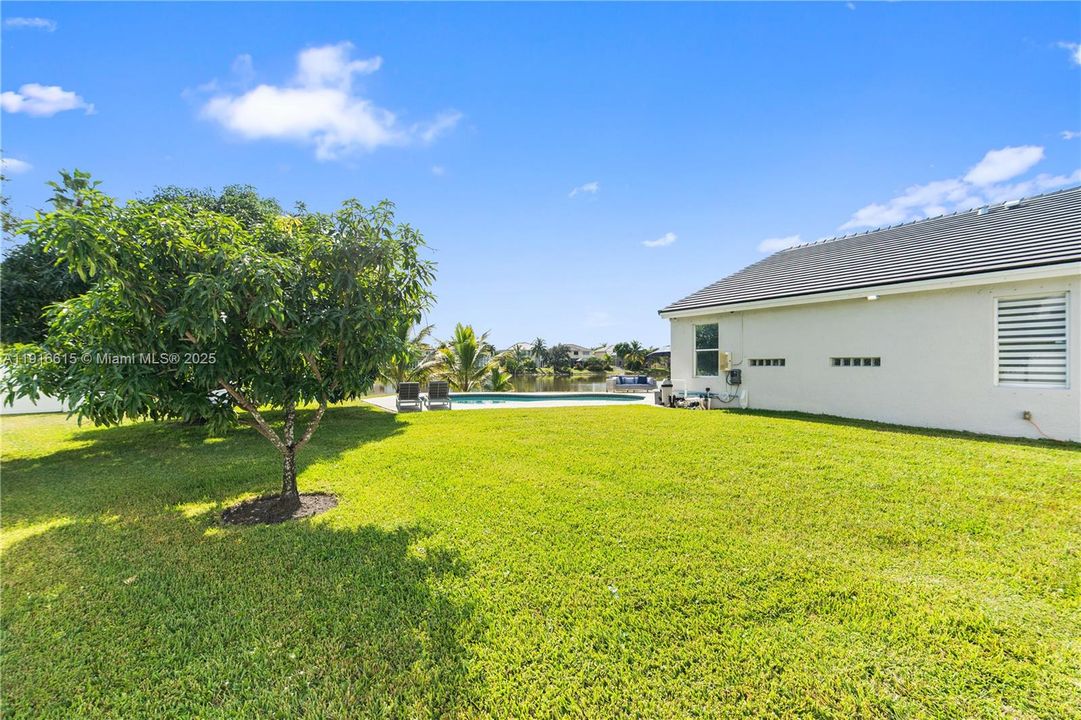 For Sale: $820,000 (3 beds, 2 baths, 1991 Square Feet)