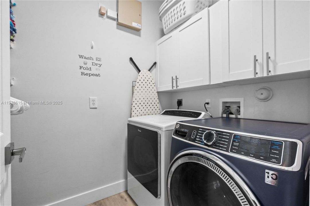 For Sale: $820,000 (3 beds, 2 baths, 1991 Square Feet)