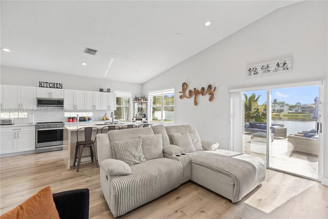 For Sale: $820,000 (3 beds, 2 baths, 1991 Square Feet)