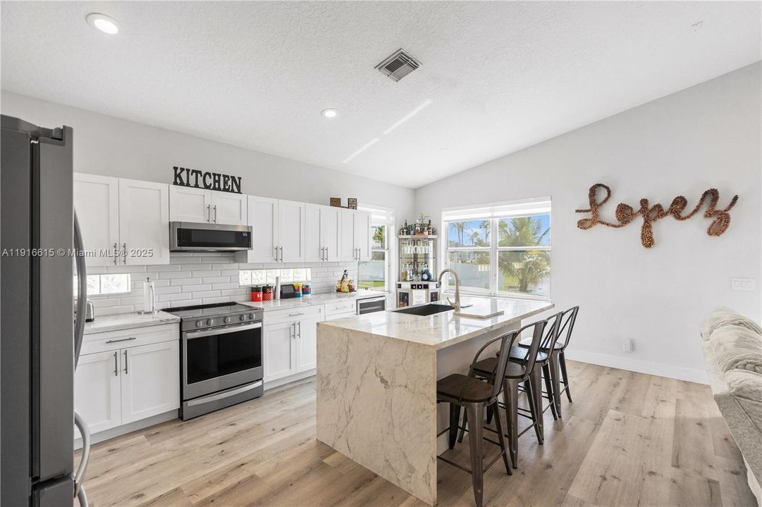 For Sale: $820,000 (3 beds, 2 baths, 1991 Square Feet)