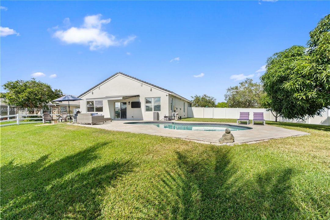 For Sale: $820,000 (3 beds, 2 baths, 1991 Square Feet)