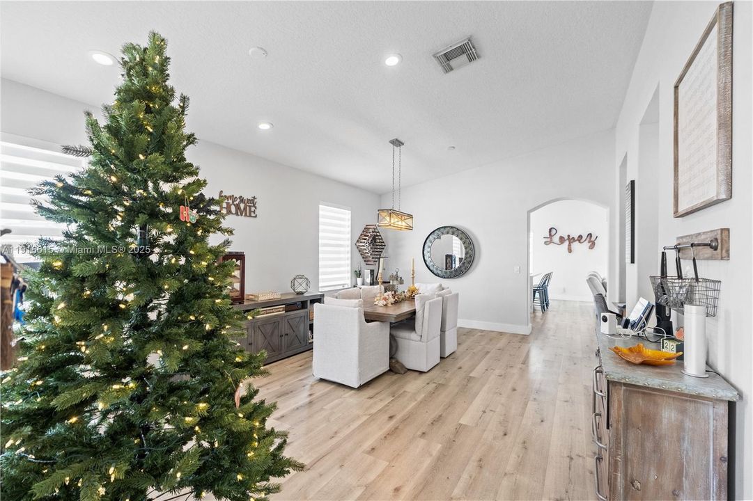 For Sale: $820,000 (3 beds, 2 baths, 1991 Square Feet)