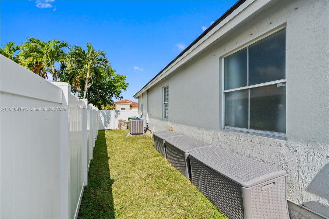 For Sale: $820,000 (3 beds, 2 baths, 1991 Square Feet)