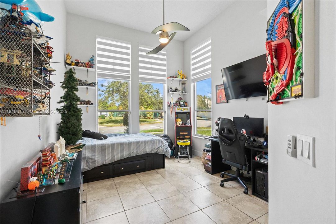 For Sale: $820,000 (3 beds, 2 baths, 1991 Square Feet)