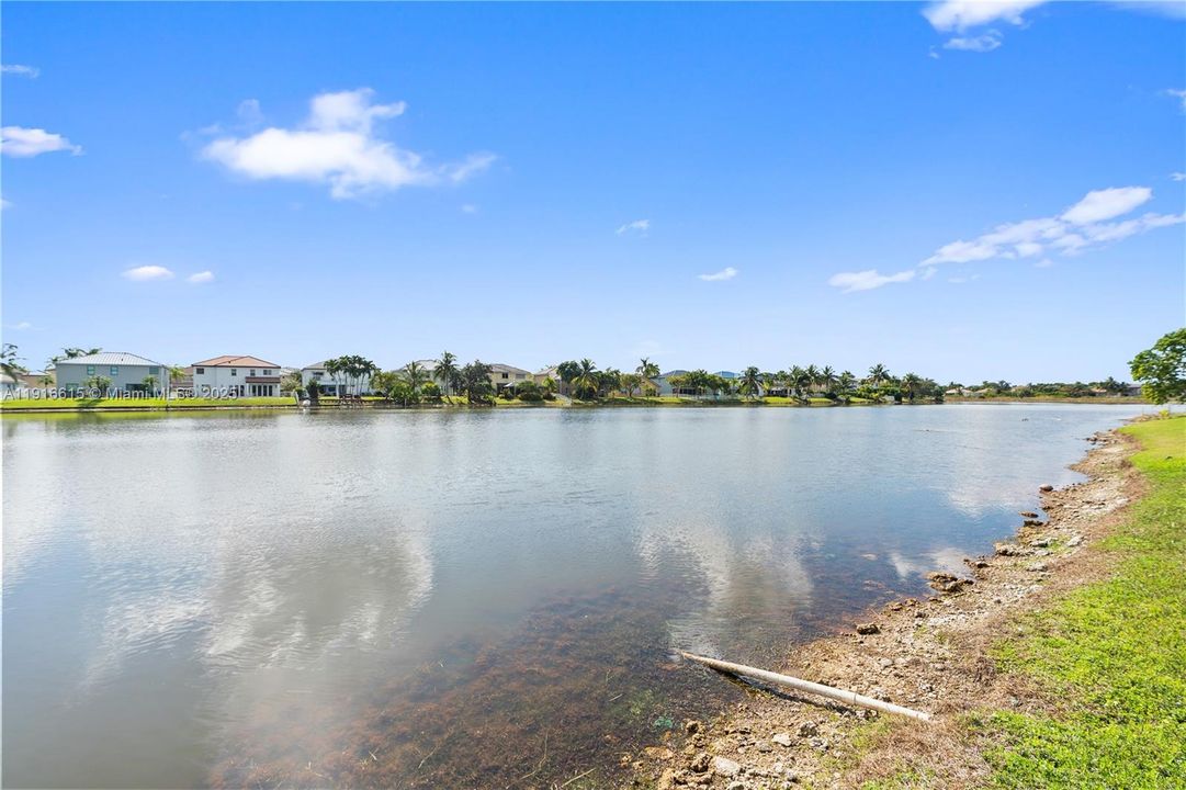 For Sale: $820,000 (3 beds, 2 baths, 1991 Square Feet)