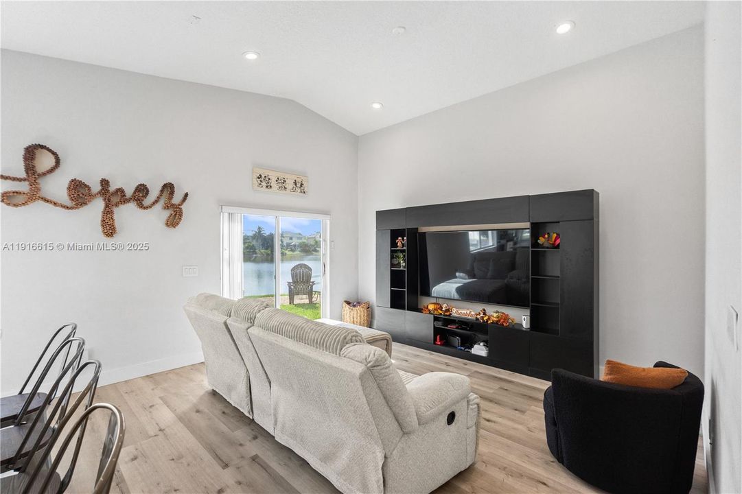 For Sale: $820,000 (3 beds, 2 baths, 1991 Square Feet)