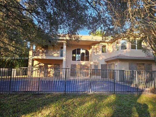 Active With Contract: $795,000 (6 beds, 5 baths, 5595 Square Feet)