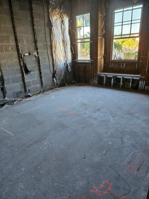 Active With Contract: $795,000 (6 beds, 5 baths, 5595 Square Feet)