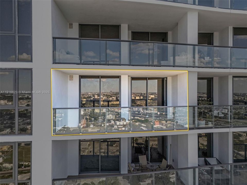 Spacious otuside balcony with privacy wall with stunning sunsets!