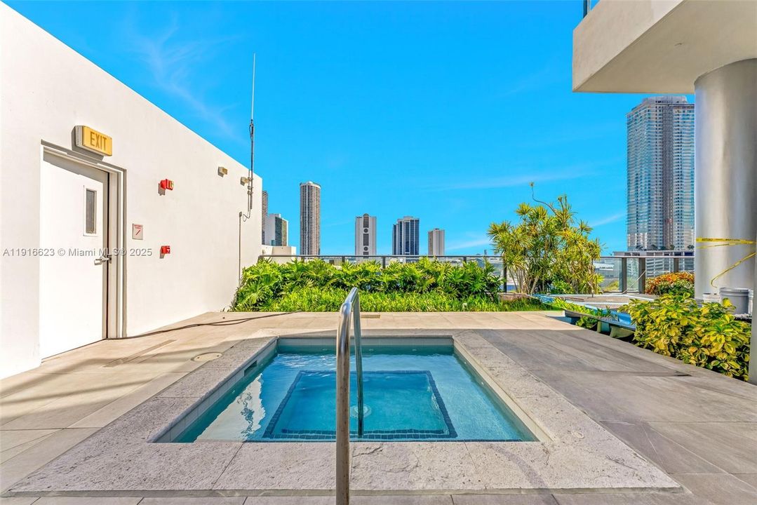 待售: $419,000 (1 贝兹, 1 浴室, 850 平方英尺)