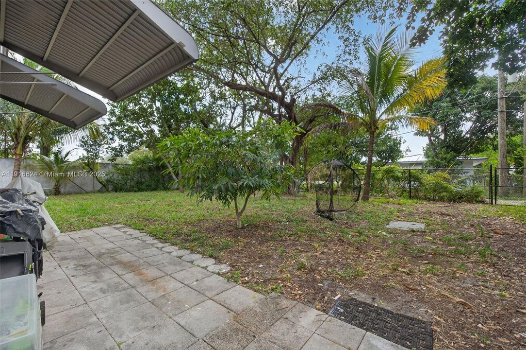 Active With Contract: $490,000 (3 beds, 1 baths, 1242 Square Feet)