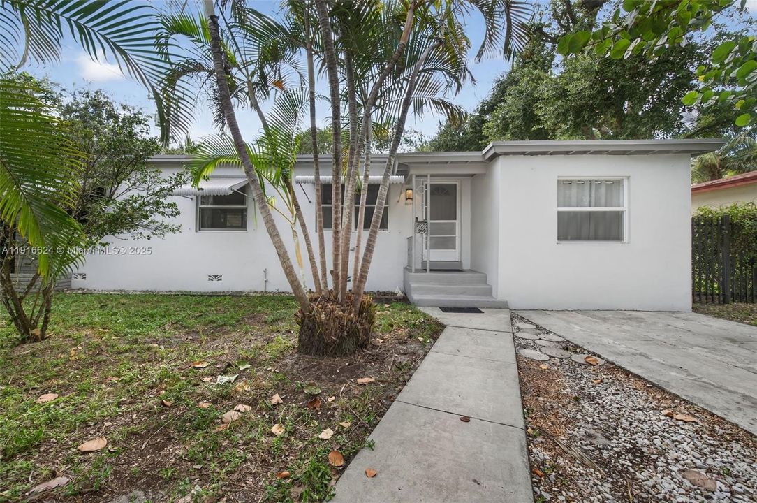 Active With Contract: $490,000 (3 beds, 1 baths, 1242 Square Feet)