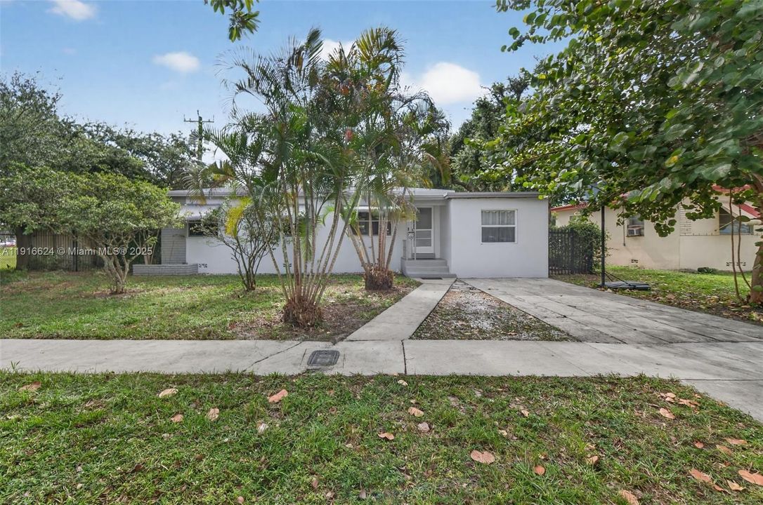 Active With Contract: $490,000 (3 beds, 1 baths, 1242 Square Feet)