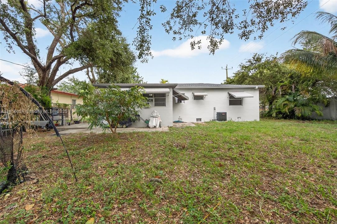 Active With Contract: $490,000 (3 beds, 1 baths, 1242 Square Feet)