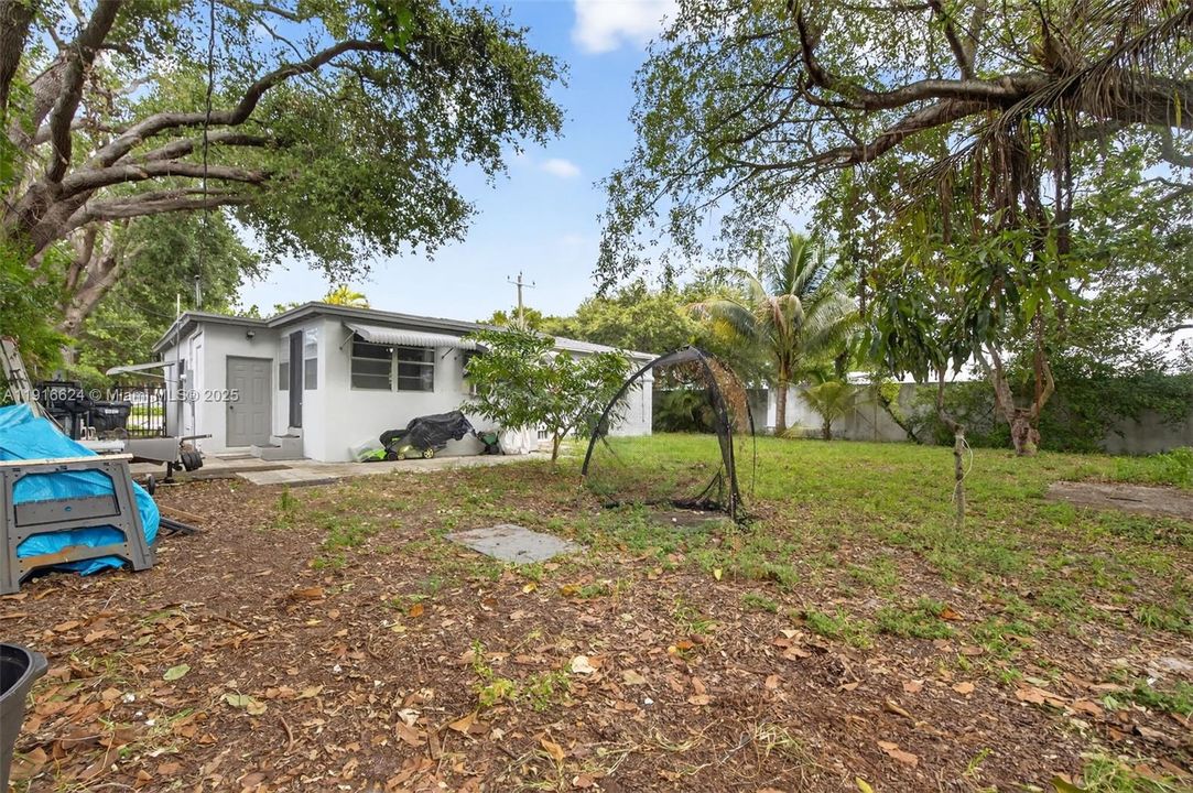 Active With Contract: $490,000 (3 beds, 1 baths, 1242 Square Feet)