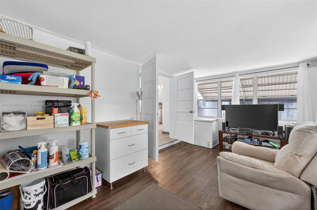 Active With Contract: $490,000 (3 beds, 1 baths, 1242 Square Feet)