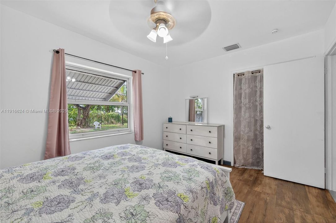 Active With Contract: $490,000 (3 beds, 1 baths, 1242 Square Feet)