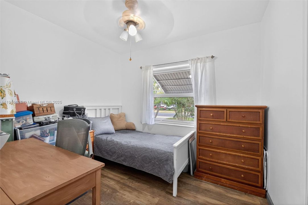 Active With Contract: $490,000 (3 beds, 1 baths, 1242 Square Feet)