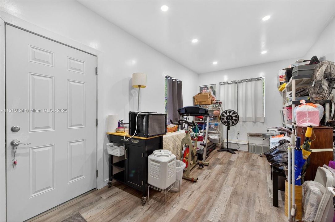 Active With Contract: $490,000 (3 beds, 1 baths, 1242 Square Feet)