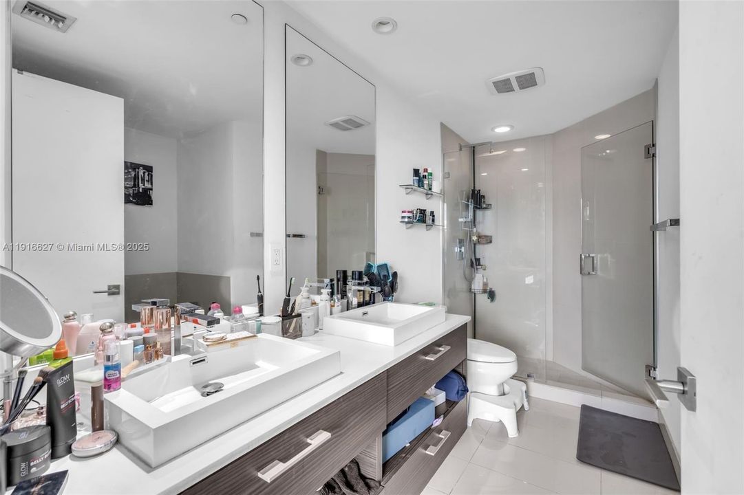 En Venta: $874,997 (2 camas, 2 baños, 1026 Pies cuadrados)