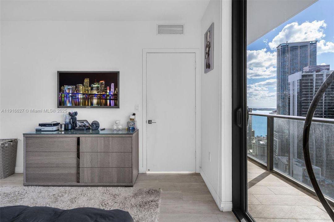 En Venta: $874,997 (2 camas, 2 baños, 1026 Pies cuadrados)