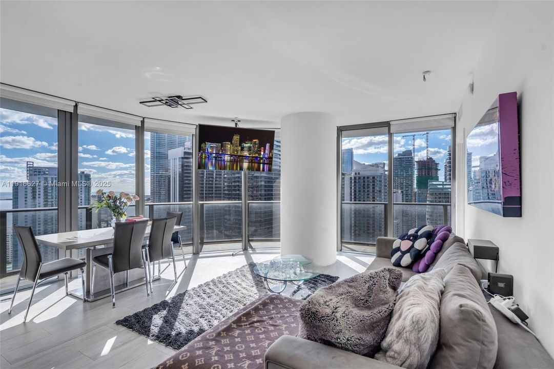 En Venta: $874,997 (2 camas, 2 baños, 1026 Pies cuadrados)