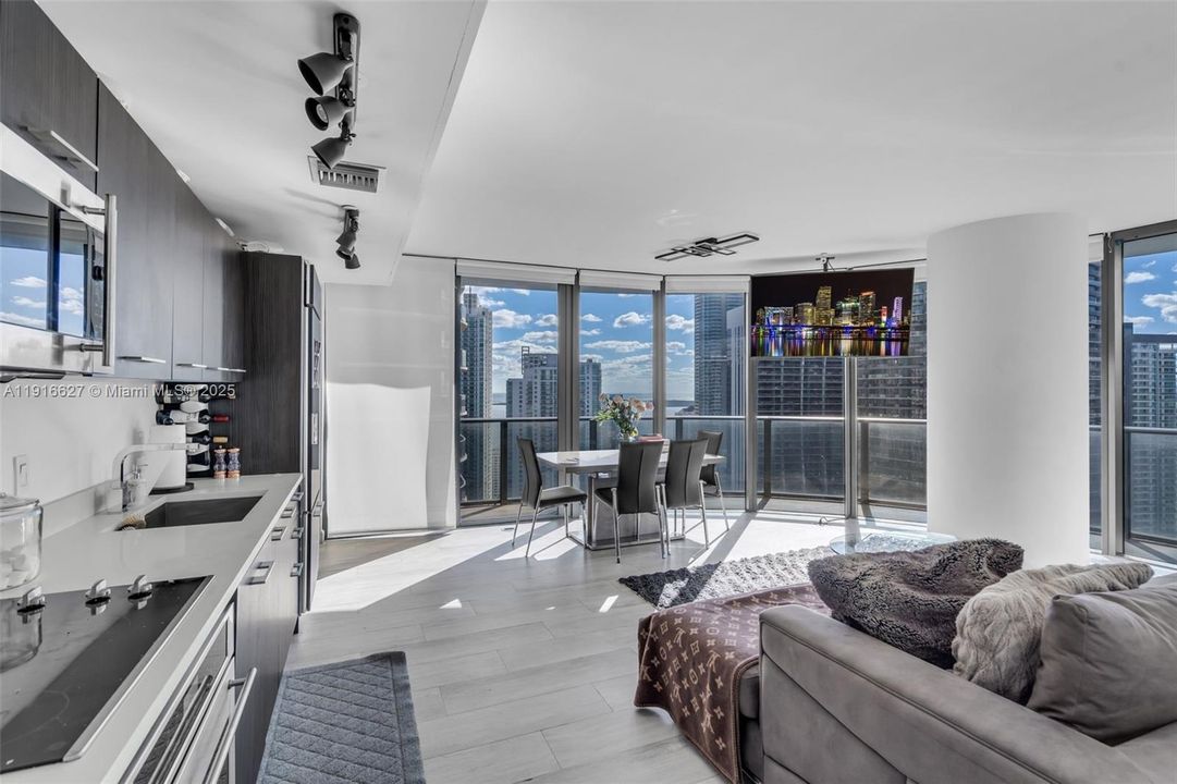 En Venta: $874,997 (2 camas, 2 baños, 1026 Pies cuadrados)