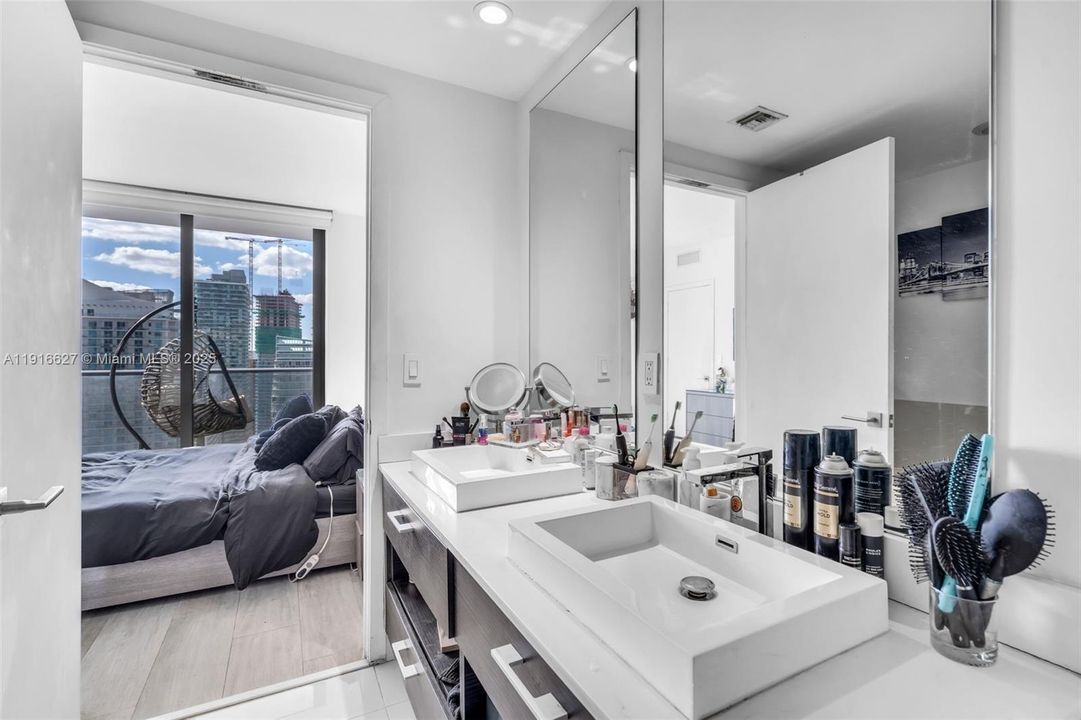 En Venta: $874,997 (2 camas, 2 baños, 1026 Pies cuadrados)