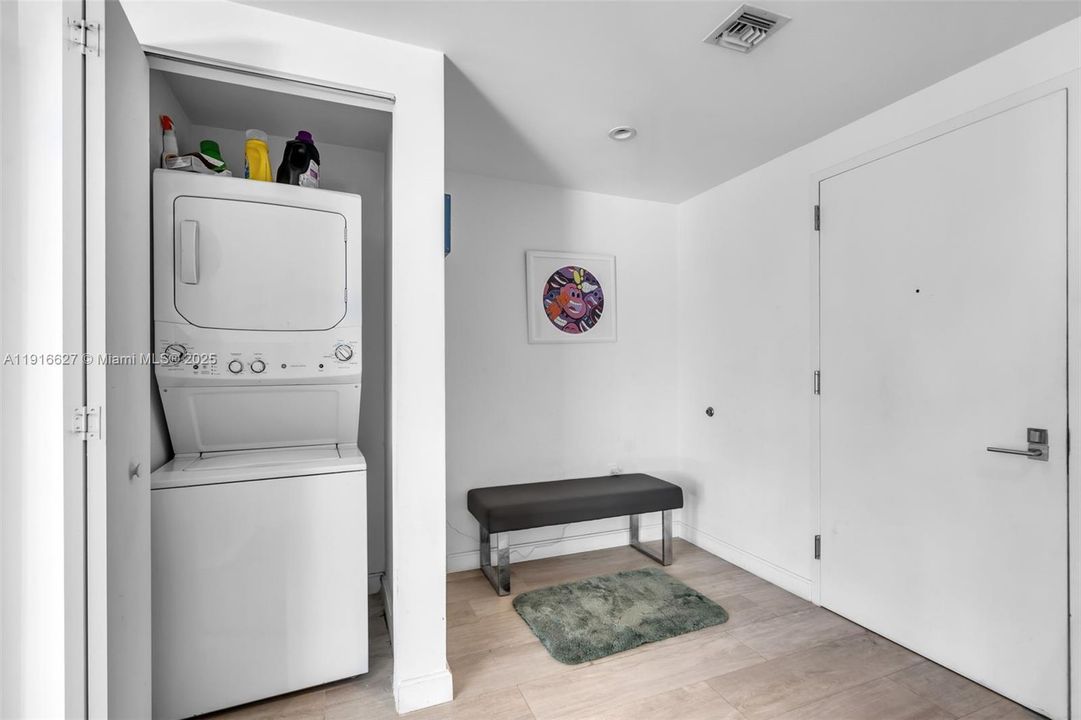 En Venta: $874,997 (2 camas, 2 baños, 1026 Pies cuadrados)