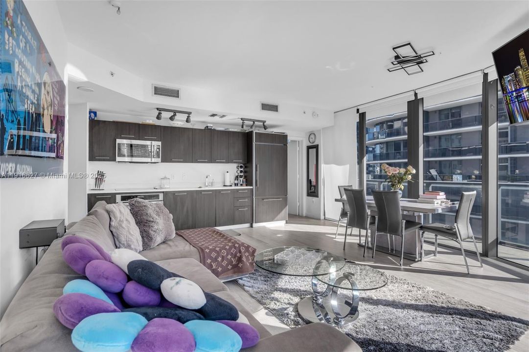 En Venta: $874,997 (2 camas, 2 baños, 1026 Pies cuadrados)