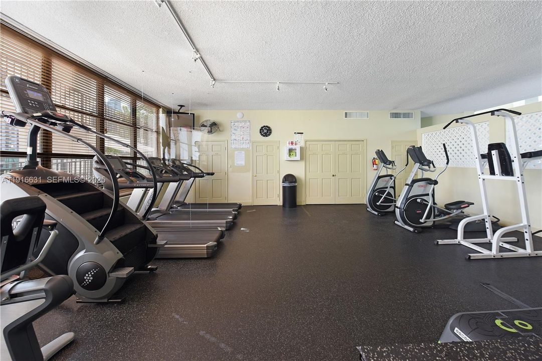 На продажу: $519,000 (2 спален, 2 ванн, 1430 Квадратных фут)