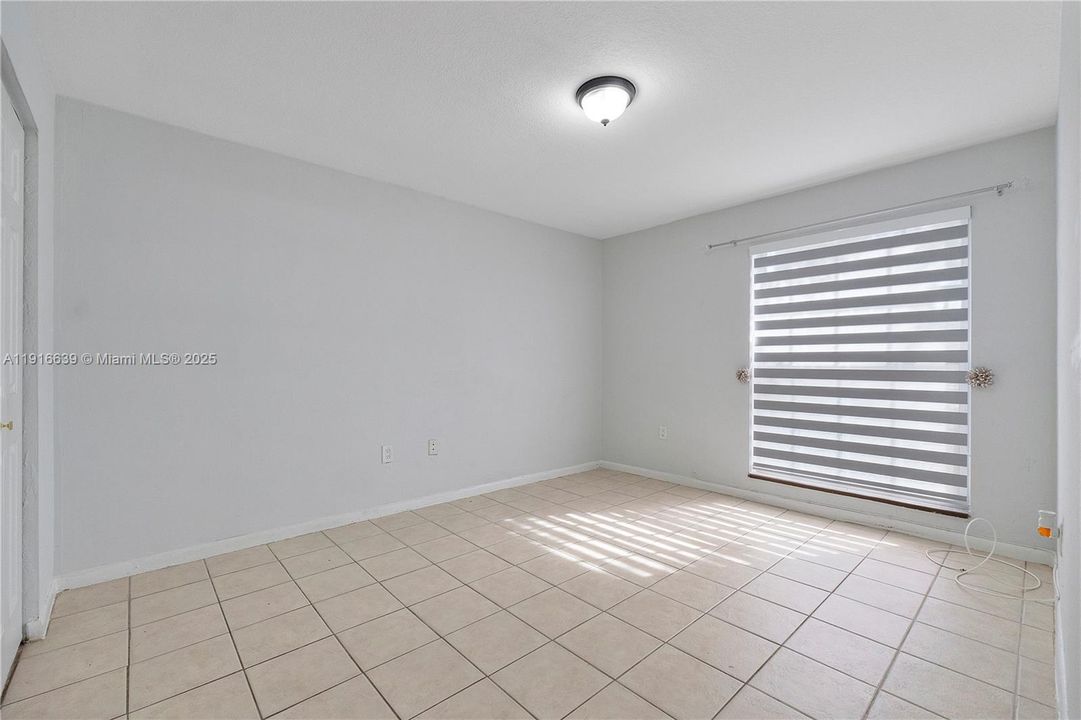 На продажу: $300,000 (2 спален, 2 ванн, 918 Квадратных фут)