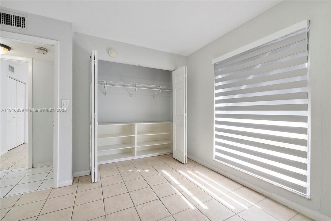 На продажу: $300,000 (2 спален, 2 ванн, 918 Квадратных фут)